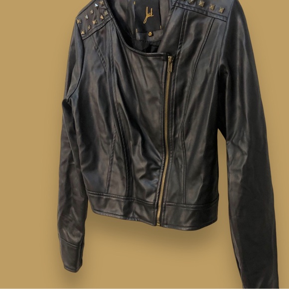 Jack by BB Dakota Vegan Leather Cropped Studded Moto Jacket, women's medium - Picture 8 of 9
